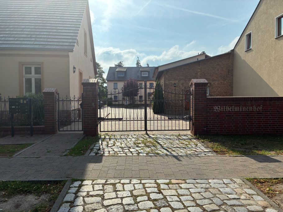 Alt Zepernick 17 Gewerbehaus + Neubau Wohnanlage nach Sanierung und Neubau